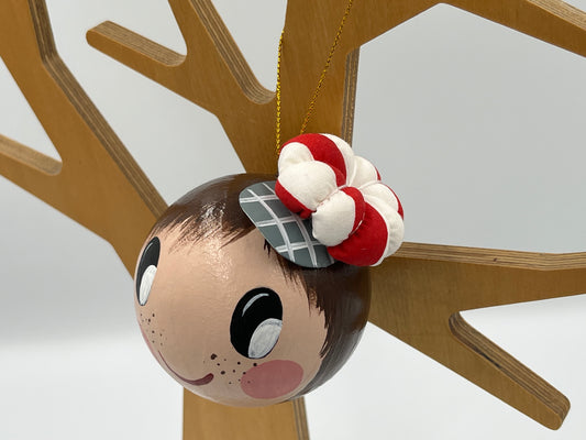 ΑΓΑΘΟΚΛΗΣ Χειροποίητη Μπάλα Στολισμού Αγοράκι με Υφασμάτινο Καπέλο