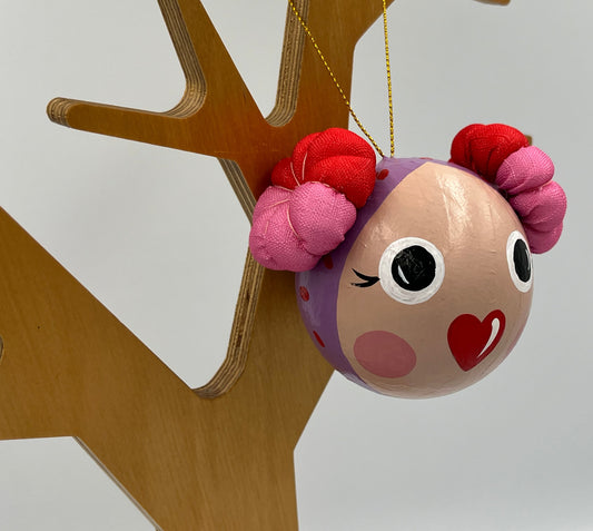 ΕΛΕΟΝΩΡΑ Χειροποίητη Μπάλα Στολισμού Κοριτσάκι με Υφασμάτινα Κοτσιδάκια