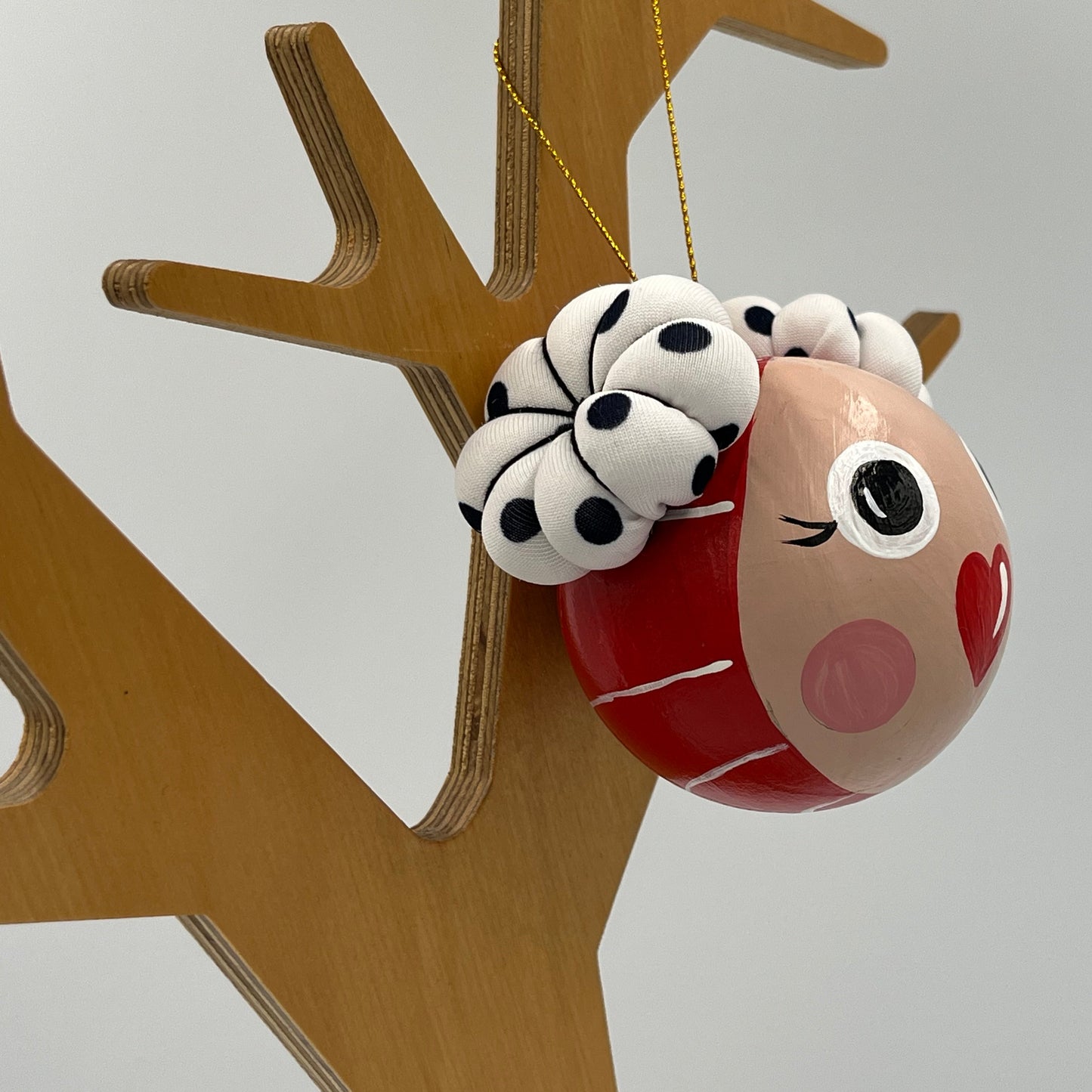 ΙΡΙΣ Χειροποίητη Μπάλα Στολισμού Κοριτσάκι με Υφασμάτινα Κοτσιδάκια