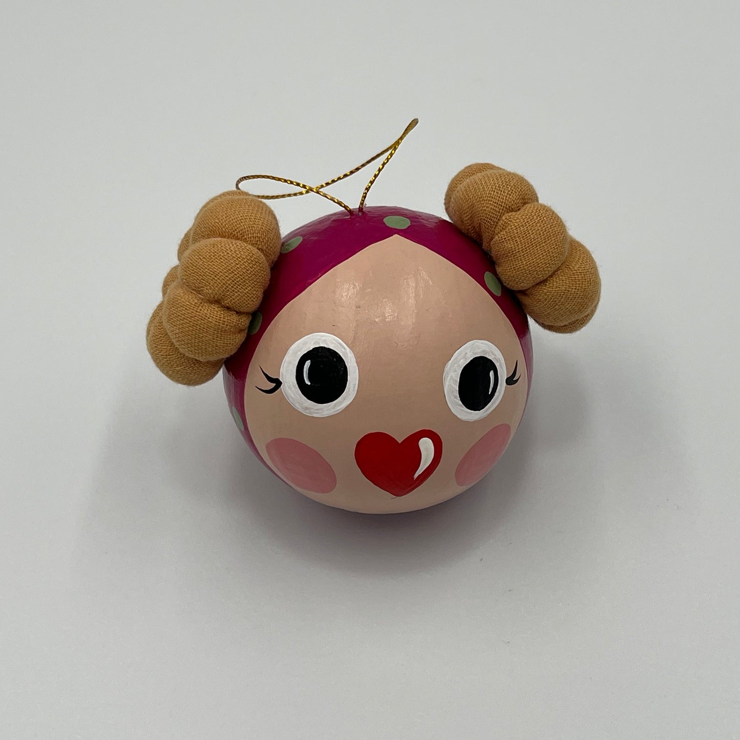 ΣΟΦΙΑ Χειροποίητη Μπάλα Στολισμού Κοριτσάκι με Υφασμάτινα Κοτσιδάκια