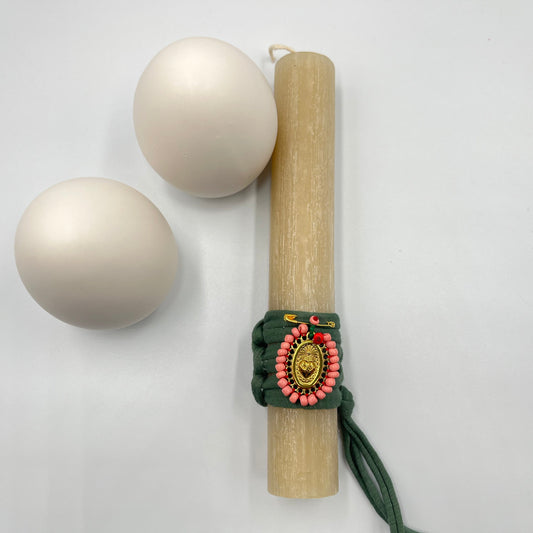 Ξυστή Λαμπάδα με Χειροποίητο Φυλαχτό Χάντρες