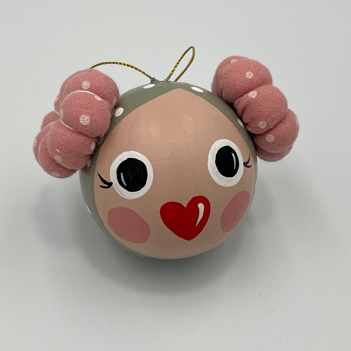 ΧΡΥΣΗΙΔΑ Χειροποίητη Μπάλα Στολισμού Κοριτσάκι με Υφασμάτινα Κοτσιδάκια
