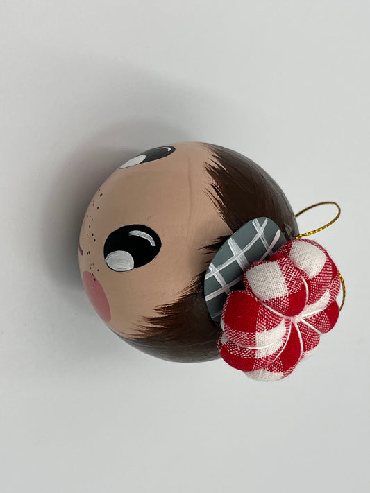 ΖΗΝΩΝ Χειροποίητη Μπάλα Στολισμού Αγοράκι με Υφασμάτινο Καπέλο