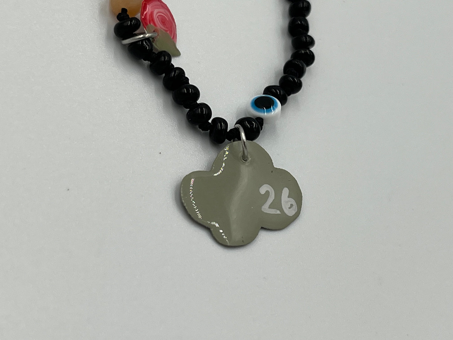 Γούρι 2026 – Χειροποίητο Βραχιόλι Κομποσκοίνι με Χάντρες & Charms